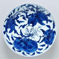 Large porcelain dish with the monogram of the Dutch East India Company, Arita, Japan, c. 1680
