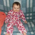 sandra avec son nouveau pyjama 2 Mars 2008