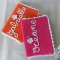 Protège carnet de santé personnalisé au crochet