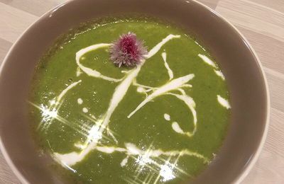 Velouté de fanes de radis, patate douce et oignons rouges !