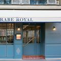 Crabe Royal, un lieu parisien dédié aux "pinces d'or" 