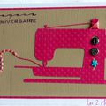 Carte d'anniversaire féminine avec machine à coudre fuchsia