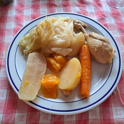 Bouillon et légumes au poulet de retour de grippe