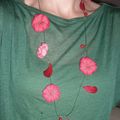 Le collier rouge et vert!