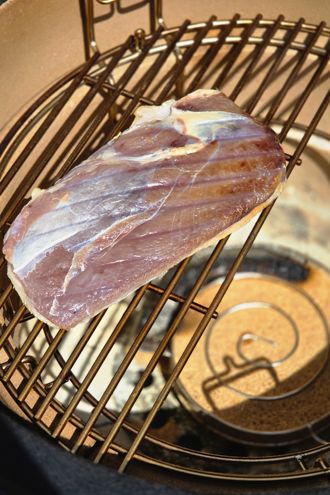 Canard séché et fumé au kamado - @GregCookAndRoll - www.cookandroll.eu