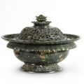 Brûle-parfum en néphrite avec son couvercle ajouré. Travail d'Extrême-Orient vers 1850-1860, pour le marché russe.