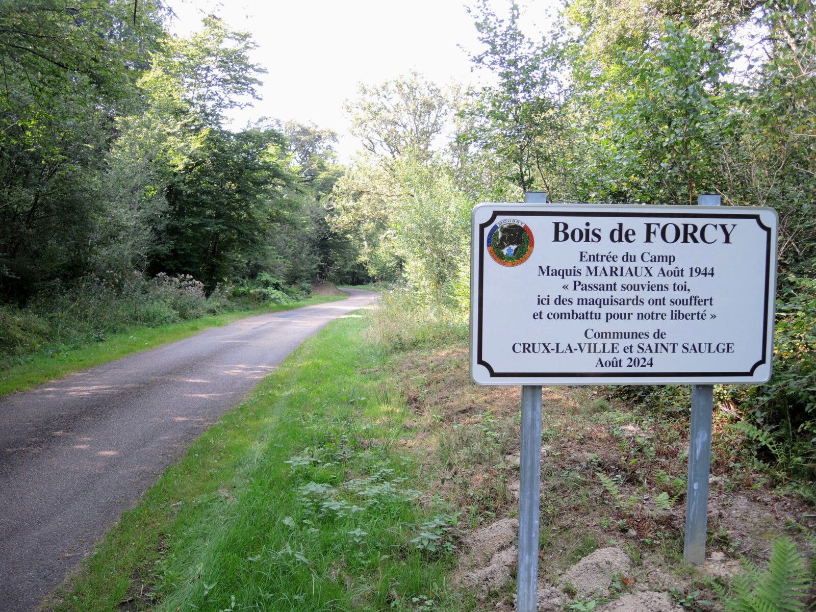 La Goute du charme, maquis, panneau. (58)