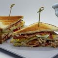 Club sandwich poulet, bacon, oeuf