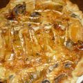 QUICHE FERMIERE AUX CHAMPIGNONS DE PARIS, LARD ET NEUFCHATEL