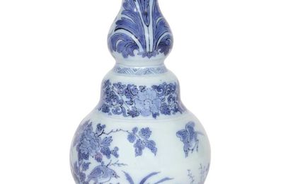 Blue and White Pear-Shaped Vase, Delft, circa 1680