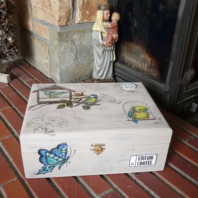 et aussi cette petite boite à thé ou à autre