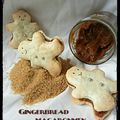 Gingerbread mancaronmen ... Petits bonhommes en pain d'épices macarons fourrés à la pâte à tartiner spéculoos maison.