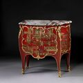 Petite commode à deux tiroirs en laque de chine rouge. Epoque Louis XV