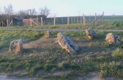 LA TOURAINE PREHISTORIQUE : LE CROMLECH DE BEAULIEU LES LOCHES