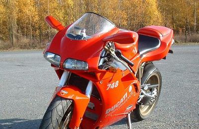 DUCATI 748