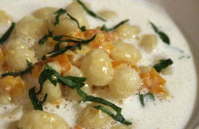 Gnocchi en bouillon de parmesan