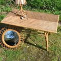 TABLE BASSE , MIROIR ROND ET LAMPE DE CHEVET , EN ROTIN , ANNEES 60