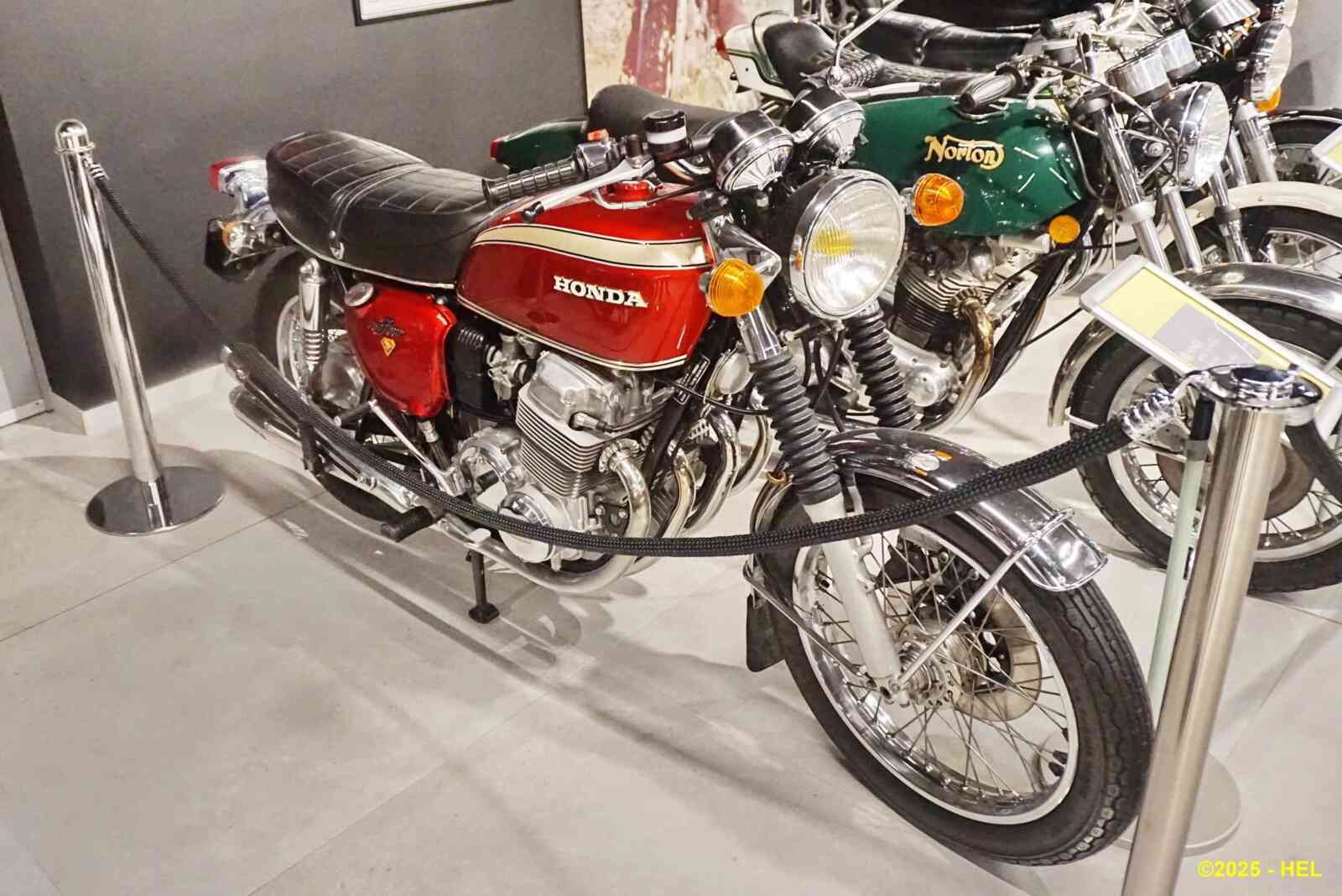 Honda CB 750 Four_01 - 1972 [Jap] HL_GF