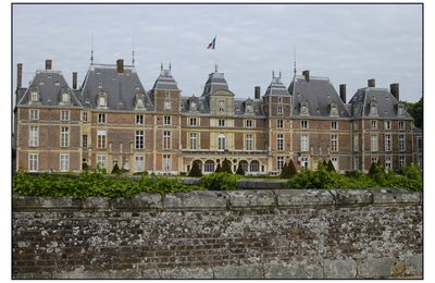 Le château d'EU, à la limite du département de la Seine Maritime