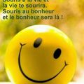 Souris à la vie et la vie te sourira 💛💛💛... Souris au bonheur et le bonheur sera là 💛💛💛... 