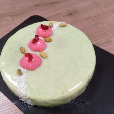 Entremets pistache-griotte