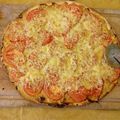 Pizza aux tomates,moutarde et gruyère 