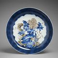Plat à décor de pivoines, dynastie Qing (1644-1912), règne de Chenghua (1465-1487)