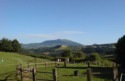 Parapente au Pays Basque : Base de loisirs du Baïgura . . . Ecole Hegaldaka & club de parapente Haize Hegoa ... Mendionde