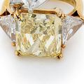 Bague en or jaune ornée d'un diamant de couleur jaune naturelle de 11,93 cts