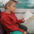 Lire à haute voix dans le métro