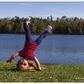 Marisol fait de la gymnastique dans la nature - Marisol doing gymnastics in nature