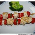 BROCHETTES DE POULET, TOMATES CERISE ET MOZZARELLA