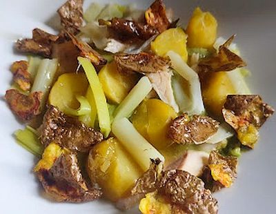 Petite variation sur le poireau, pomme de terre et truite fumée