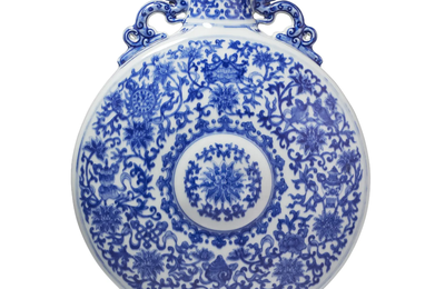 A blue and white moonflask, Qing dynasty (1644-1911)