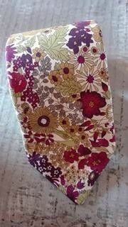 Très belle cravate en Liberty véritable...