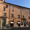 Le rione Colonna, au coeur de Rome (7/13). L’obélisque du Montecitorio et le théâtre Capranica.