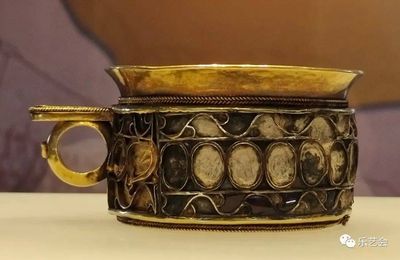 Gold cup inlaid with garnets, ca. 5th–6th century