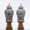 A massive pair of Mexican market verte-imari jars and covers, Kangxi period (1662-1722)