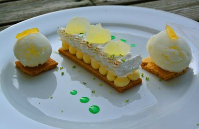 L'idée d'une tarte au citron, fine meringue acidulée, sorbet thym-citron