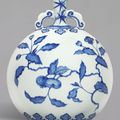 A fine blue and white Ming-style 'persimmon' moonflask, Qing dynasty, Yongzheng period (1723-1735)