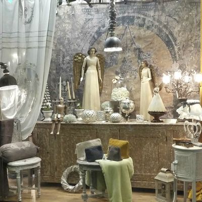 petit aperçu de notre vitrine de noël et une ouverture tous les jours jusqu'au 24 décembre