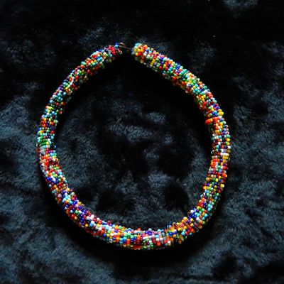 Colliers africains en perles de rocaille