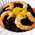 Crevettes juste saisies, chutney mi-cuit de mangue, sauce cardamome, riz noir (venere)