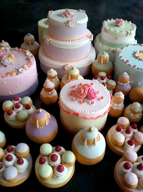 Faux gâteaux esprits 18ème siècle, tournage cinéma, Emily in Paris