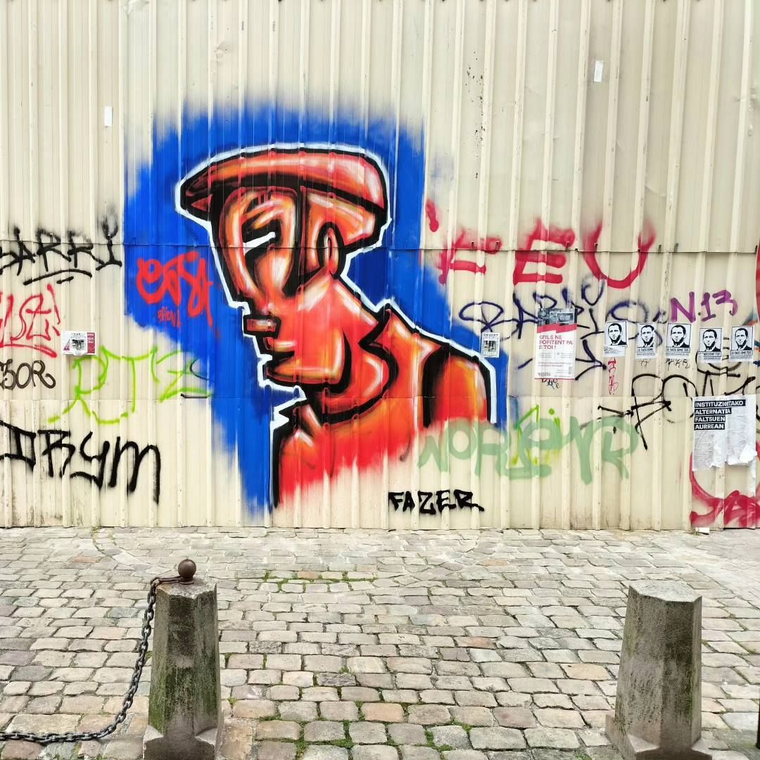 Bayonne, graf Exist, insta. (64)