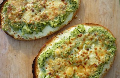 Bruschetta géante aux courgettes et crème de parmesan