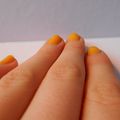 nail art: jaune électrique