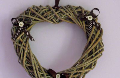 Couronne de porte bois et ruban à pois10 € (hors