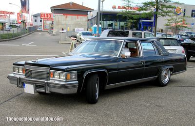 Cadillac fleetwood brougham 4door sedan (Rencard Burger King juin 2013)