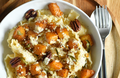 Petites idées pour cuisiner une courge butternut : PAPPARDELLES FAÇON CARBONARA, BUTTERNUT RÔTiE , SAUGE, PÉCAN & PARMESAN